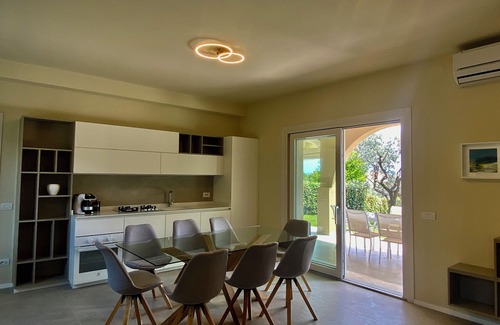 Puegnago del Garda Apartment | Elegant Apt 1 in Villa with Pool and garden - Lake 5 Minutes walks
