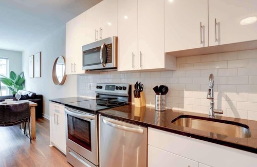 Jefferson Manor Apartment | Modern Condo with Top Amenities in Alexandria