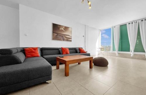 Herzliya Pituach Apartment | Beachside Apartment with Oceanfront Views for Families