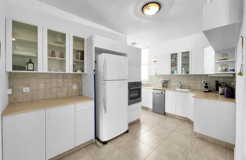 Herzliya Pituach Apartment | Beachside Apartment with Oceanfront Views for Families