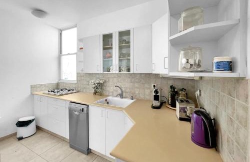 Herzliya Pituach Apartment | Beachside Apartment with Oceanfront Views for Families