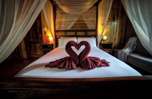 Puerto Quito Cabin | Beautifully Crafted Cabin with Double Balcony & Spa Amenities