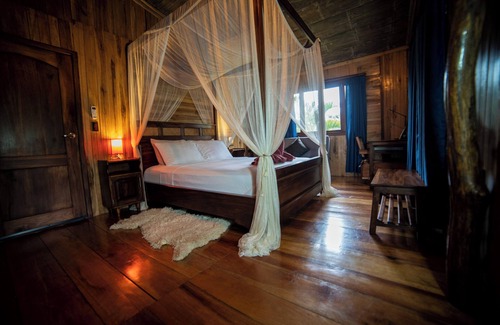 Puerto Quito Cabin | Beautifully Crafted Cabin with Double Balcony & Spa Amenities
