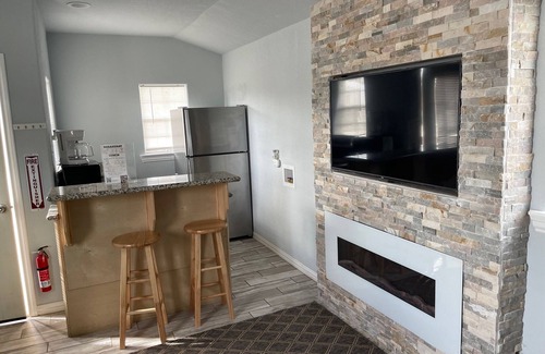 Brazoria Cabin | Cozy Cabin with Stone Fireplace and Oceanfront Views
