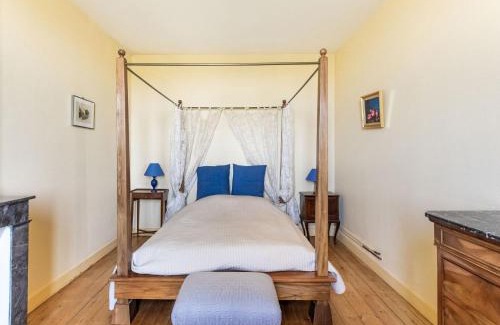 Cezac House | Charming Château Retreat: Pool & Hot Tub 25 Min from Bordeaux