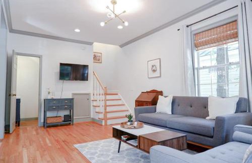 Earlewood House | Stylish Charleston Home - A 4-Star Experience Awaits