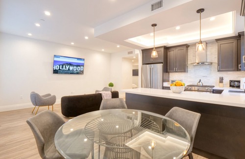 Pico - Robertson Condo | Chic City Views Condo Near Beverly Hills with Kitchen Access