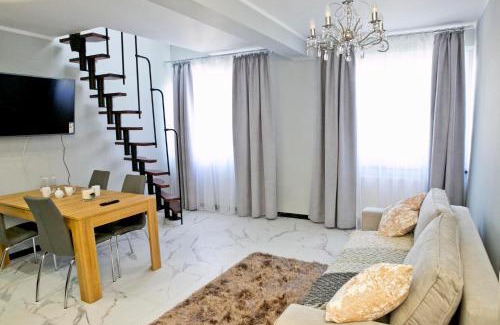 Piasek Południe Apartment | Stylish City Center Apartment with Pool & Ocean View