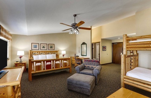 Columbia Hotel | Rustic Columbia Retreat with Heated Pool & Pet-Friendly Suites