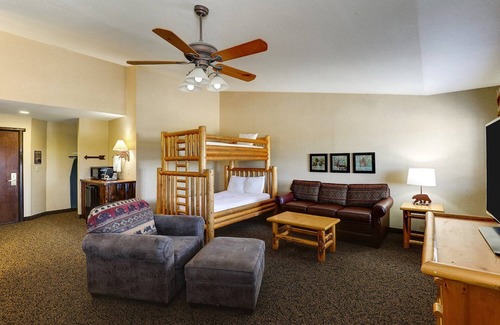Columbia Hotel | Rustic Columbia Retreat with Heated Pool & Pet-Friendly Suites