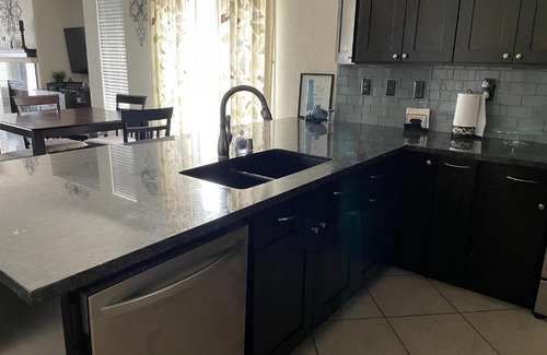 Regency Park House | Cozy Child-Friendly Room at SMF for Your Perfect Stay