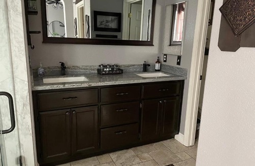 Regency Park House | Cozy Child-Friendly Room at SMF for Your Perfect Stay
