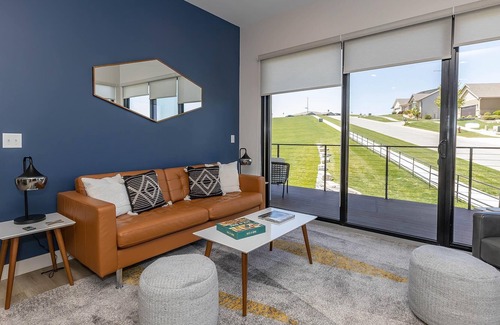 Manhattan Condo | Stylish Condo Near Colbert Hills Golf & Downtown Manhattan