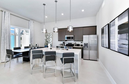 Historic Downtown Kissimmee Hotel | Stylish Condo with Pool & Family-Friendly Amenities