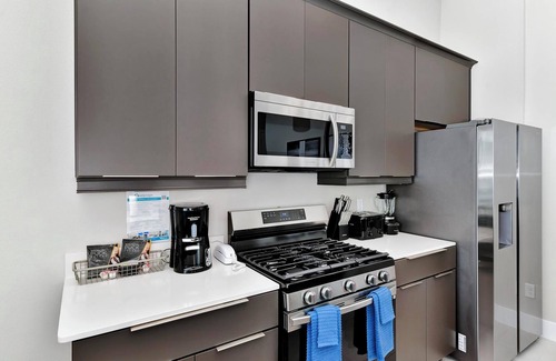 Historic Downtown Kissimmee Hotel | Stylish Condo with Pool & Family-Friendly Amenities