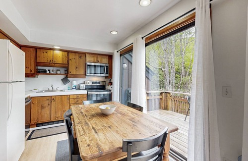 Waitsfield Condo | Inviting Condo with Pool, Tennis, and Resort Amenities