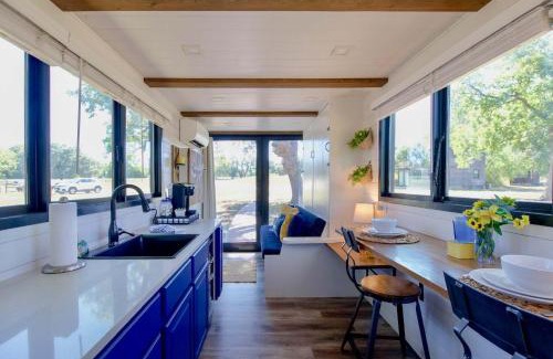 Waco House | Stylish Tiny House in Yellow & Blue with 9.3/10 Rating