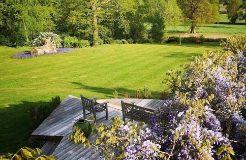 Cranbrook House | Family Retreat with Pool near Sissinghurst & Bodiam Castle