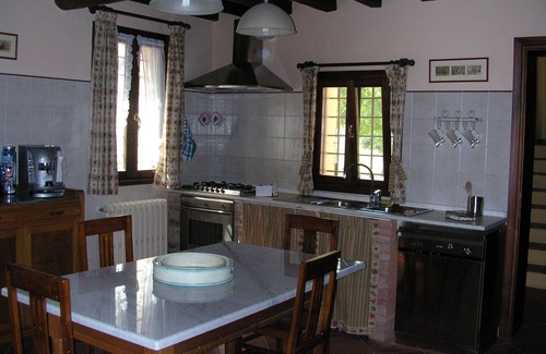 Barco House | Idyllic Country House with Pool in Matilde of Canossa