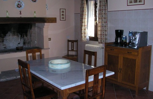 Barco House | Idyllic Country House with Pool in Matilde of Canossa