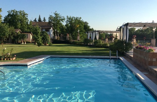Barco House | Idyllic Country House with Pool in Matilde of Canossa