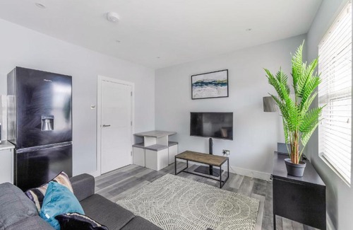 Selhurst Apartment | Modern Croydon Apartment - Central Access to London & Gatwick