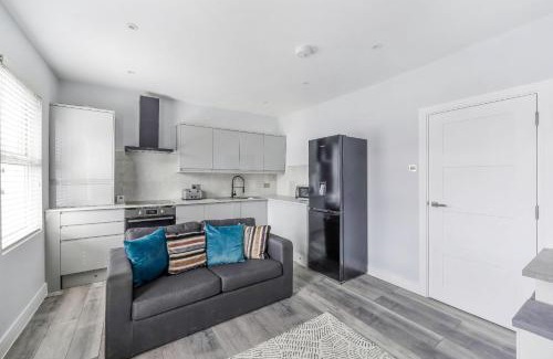 Selhurst Apartment | Modern Croydon Apartment - Central Access to London & Gatwick