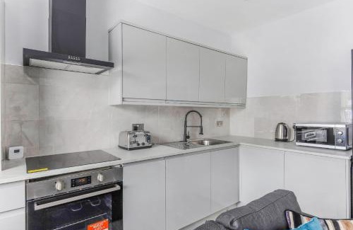 Selhurst Apartment | Modern Croydon Apartment - Central Access to London & Gatwick