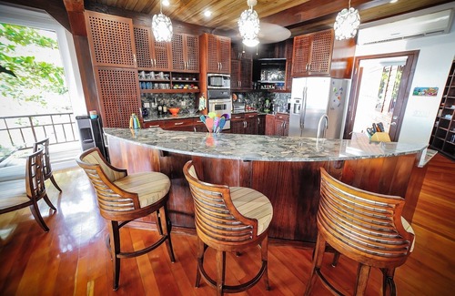 Palmetto Bay Villa | Beachfront Villa with Panoramic Sea Views and Spa Access