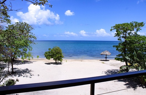 Palmetto Bay Villa | Beachfront Villa with Panoramic Sea Views and Spa Access
