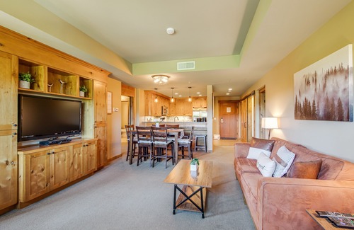 Cle Elum House | Dog-Friendly Retreat with Pool & Hot Tub Near Scenic Trails