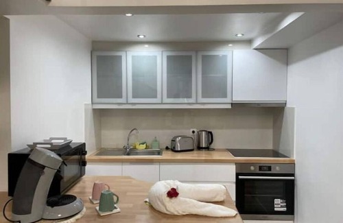 Brabantwijk Apartment | Elegant Duplex Near Gare du Nord with Family-Friendly Amenities