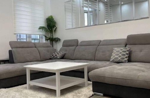 Brabantwijk Apartment | Elegant Duplex Near Gare du Nord with Family-Friendly Amenities