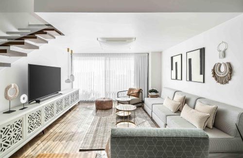 Herzliya Pituach Apartment | Stylish Duplex with Ocean View and Pool by Beachfront Stay