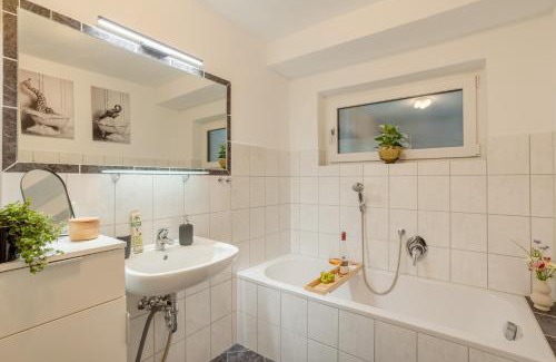 Daun Apartment | Elegant Eifel Studio I Hiking I Kitchen I Terrace