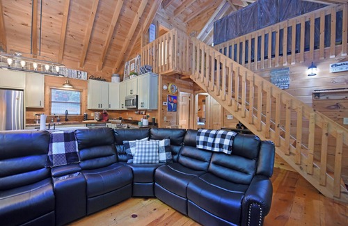 Cherry Log Cabin | Cozy Executive Log Cabin with Firepit and Free Wifi