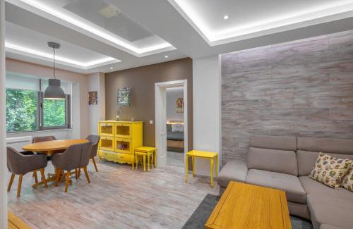 Oborishte Apartment | Prime Hotel Getaway: Pet & Child Friendly in City Center