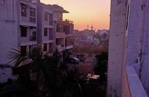 Jaipur House | Budget-Friendly Stay in the Pink City with Family Amenities