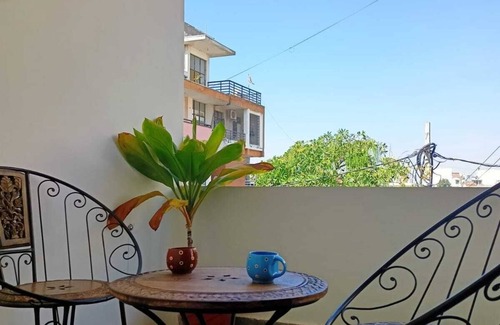 Jaipur House | Budget-Friendly Stay in the Pink City with Family Amenities