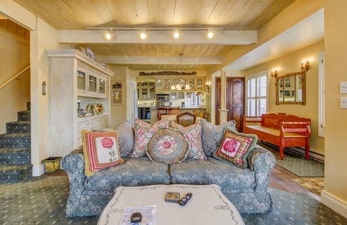 Sun Valley Condo | Elegant European Condo with Creek-Front Access & Hot Tub