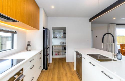 Methven House | Refined Executive Retreat with Family-Friendly Amenities