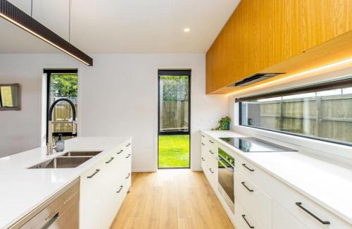 Methven House | Refined Executive Retreat with Family-Friendly Amenities