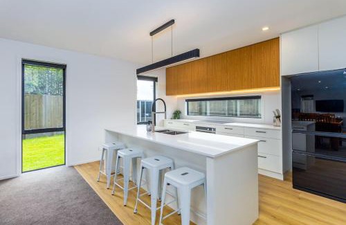 Methven House | Refined Executive Retreat with Family-Friendly Amenities