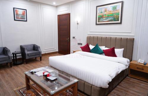 Multan Hotel | Prime Executive Suite with Breakfast & Family-Friendly Perks