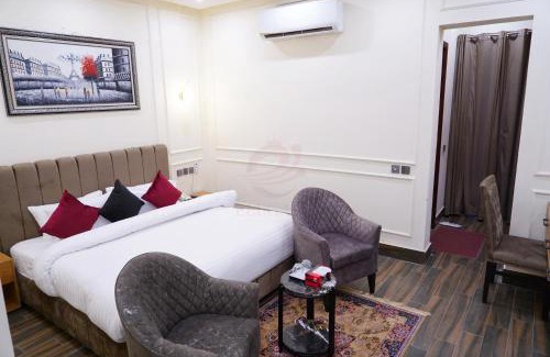 Multan Hotel | Prime Executive Suite with Breakfast & Family-Friendly Perks