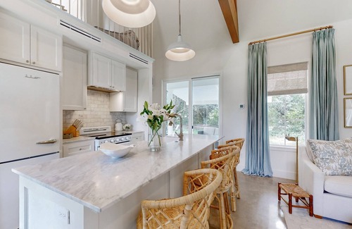 Brenham Cottage | Charming Farmhouse-Style Cottage with Spa & Kitchen Amenities
