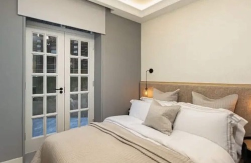 Queen's Gate Apartment | Chic Flat in the Heart of London - 8.8/10 Guest Rated