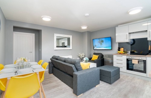 Amesbury Apartment | Stylish Flat with Smart TVs & Free Parking in Amesbury