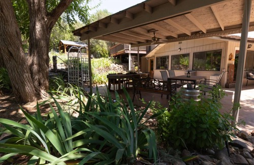 Cornville Apartment | Garden Room with Queen Bed, Full Bath & Child-Friendly Amenities