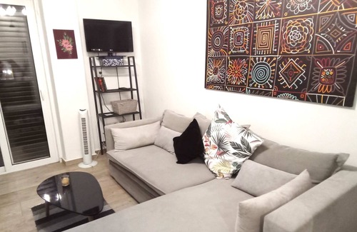 Kropia House | Stylish Guest House in Vari with Family-Friendly Amenities